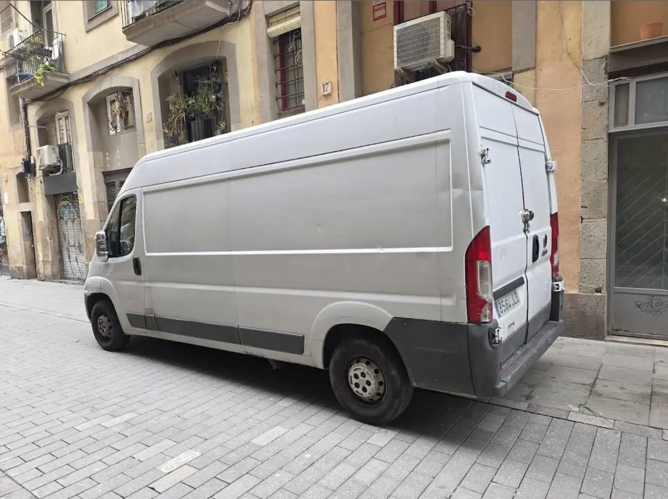 Furgoneta de Mudanzas Gondal Camp en Barcelona
